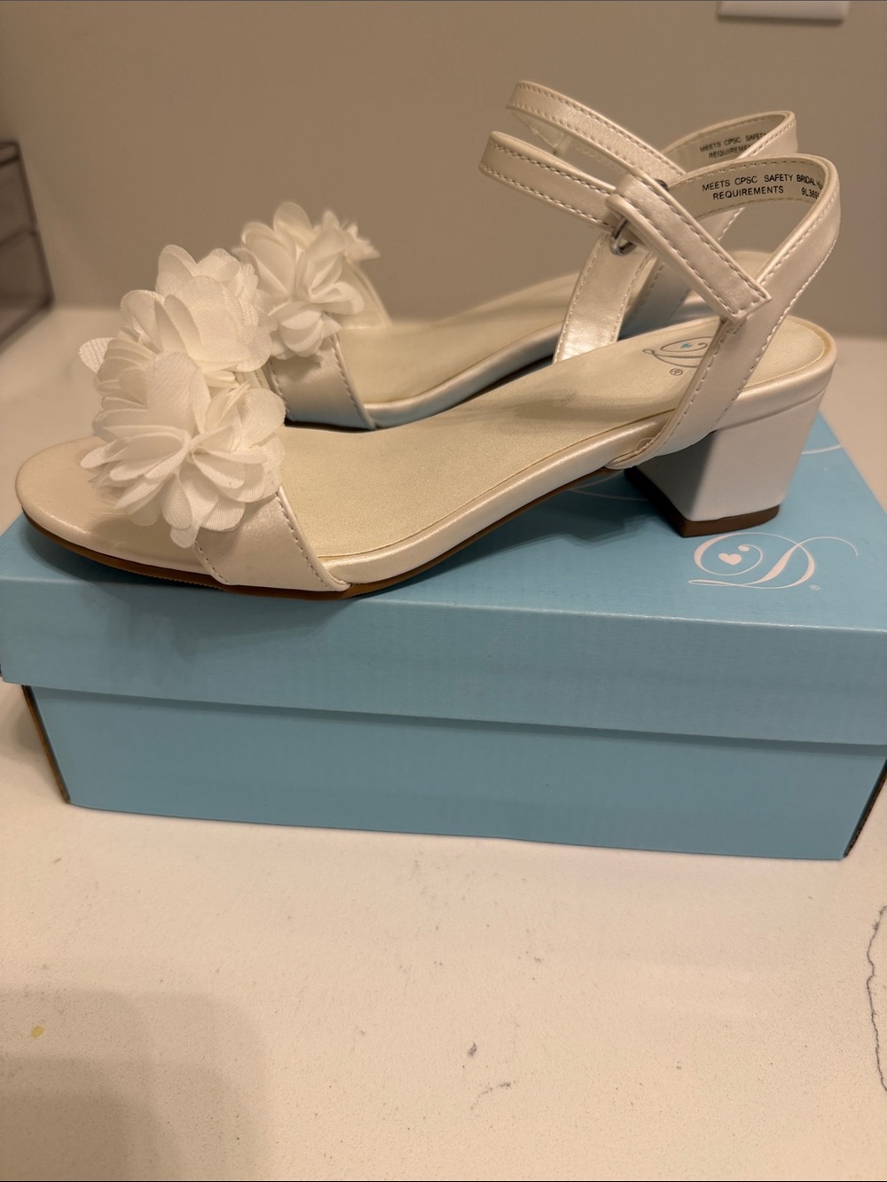 Girls White Floral Ankle-Strap Sandals - Picture 2 of 7